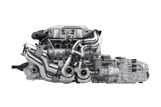 画像: ブガッティ シロンのエンジンは8L W型16気筒クワッドターボと超弩級だ。