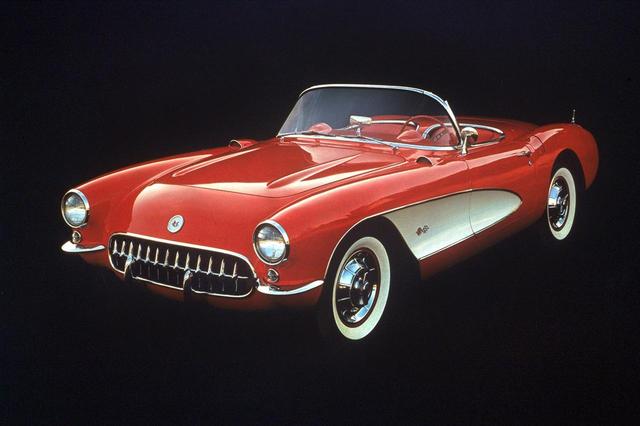 画像: 1953年にデビューしたC1型コルベットで、これは前期モデル。後期モデルは4灯ヘッドライトになる。