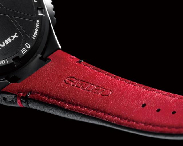 画像: 「Black & Red」のレザーストラップ。