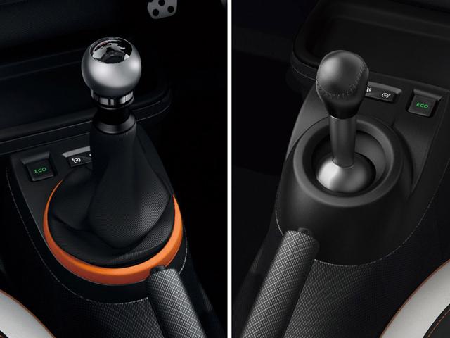 画像: 左がマニュアルシフトノブ、右がEDCのシフトノブ。