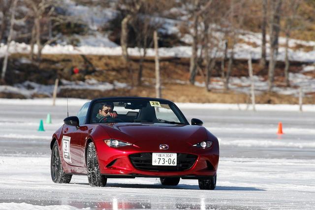 画像: 今回参加した蔭山は、約10年前に4WDモデルで氷上走行したことがあるものの、FR車でははじめて。