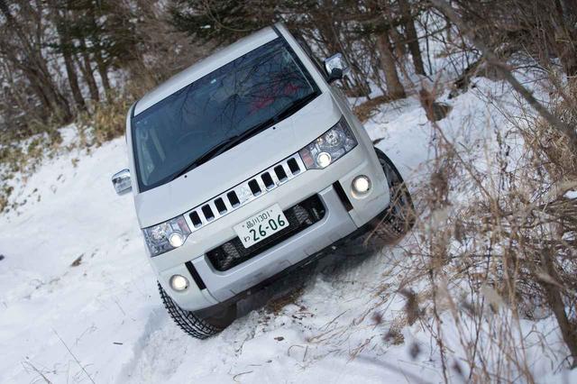 画像: カメラを傾けているのではなく、運転席側に傾いている場所を走行しています。