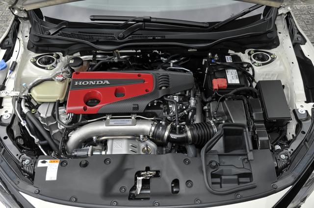 画像: 先代と同じK20C型2ℓ直4DOHC直噴ターボエンジンながら、センターエキゾーストパイプ採用による排気効率の向上や、細やかなエンジン制御の最適化により、先代比10㎰アップの320㎰を発生。レスポンスにもこだわっている。