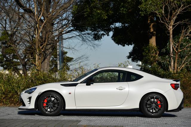 画像: 車高は専用サスペンションで10mmダウンとなっている。