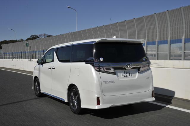 画像: ヴェルファイアのエアロタイプ。エアロタイプのターンランプはLEDシーケンシャルタイプとなる。