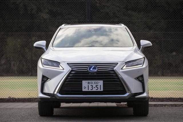 画像: フロントグリルのデザインは、ハイブリッドモデル向けの横桟を採用。