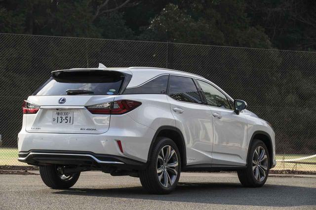 画像: 全長は2列シート車よりも11cm長いが、RXの美しいプロポーションは健在。