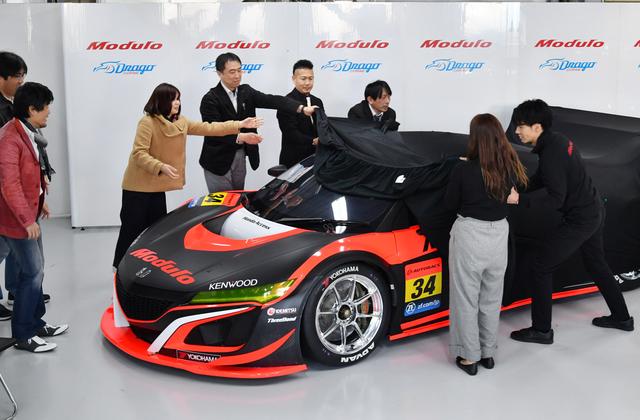 画像: 報道陣によるチョット変わったアンベイル