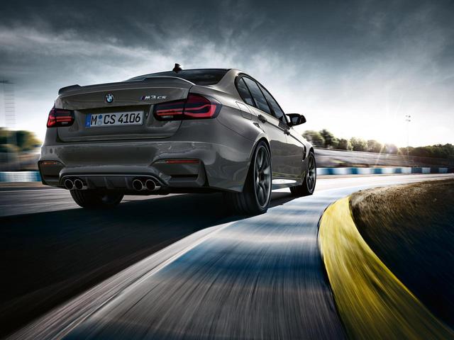 画像: BMW M3 CSにはリアスポイラーやディフューザーが装備される。