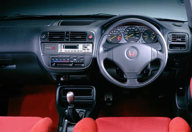 画像: 1995年9月に登場した「ミラクルシビック(EK型)」をベースに、走りの楽しさと運動性能を徹底追求した3ドアFFスポーツ。NSX、インテグラに続くホンダ「タイプR」の第3弾となる。価格は199万8000円だった。