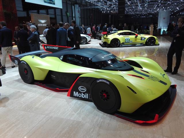 画像1: 世界限定25台のドリームカーが目の前に!『アストンマーティン ヴァルキリー AMR PRO』