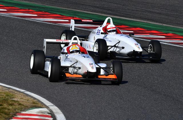 画像: 2レースとも「圧巻」のフライングスタートで星野が2連勝を達成(いいのか?)