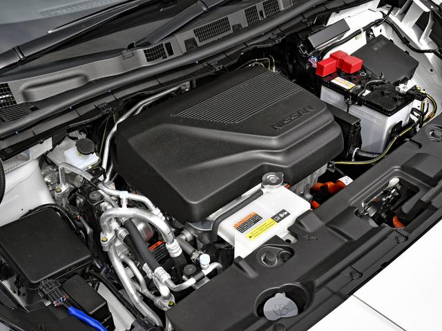 画像: モーターのカバー裏側にはインシュレーターが装着されている。