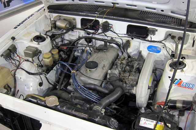 画像: エンジンは1597ccの直4SOHC。ソレックスのツインキャブを装着。駆動方式はFRの2WDだ。