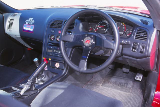 画像: NISMOのレーシングテクノロジーがふんだんに採用された究極のコンプリートカー。1200万円の車両価格は、実は大バーゲンだ!