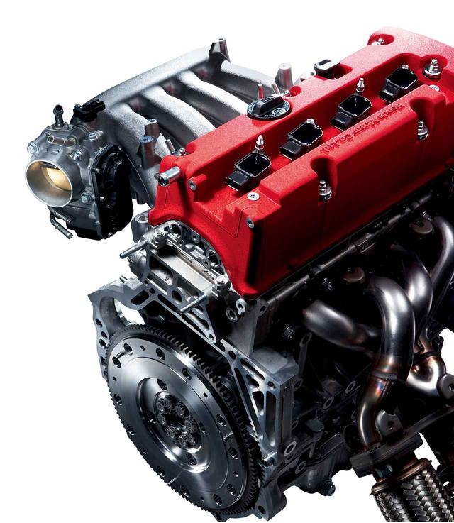 画像: K20A型エンジン。6速MTと組み合わされる。