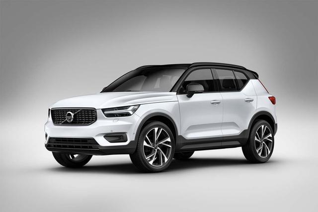画像: XC40のフロントグリルは逆スラントのようなデザインを取り入れている。
