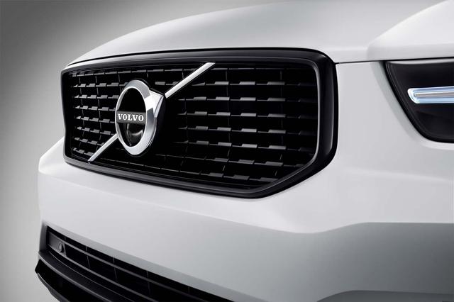 画像: XC40のフロントはこれまでのXC90やXC60に準じたデザイン。