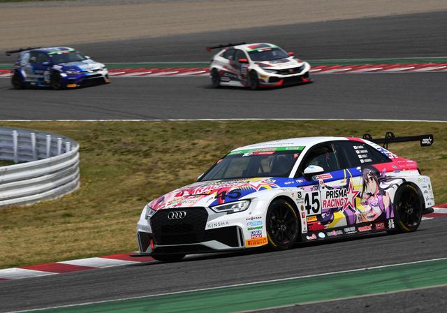 画像: 45号車「プリズマ☆イリヤRS3 LMS」がトップに立つもタイヤトラブルで脱落