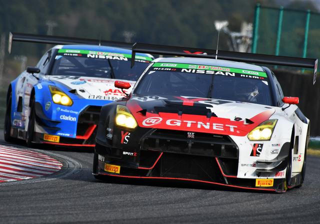 画像: 2台のGT-Rバトルはこの後の接触によるペナルティで決着