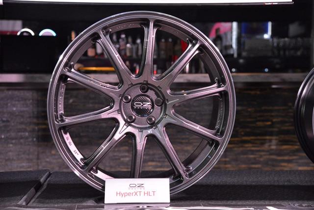 画像: フローフォーミング技術により、強度と軽量を両立したパフォーマンスSUVホイール「HyperXT HLT」。