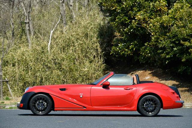 画像: ブレーキやホイール(試乗車はオプション品)などの足まわりはロードスターのものを流用する。