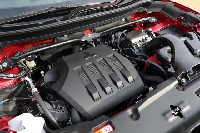 画像: 4B40型直4DOHC直噴MIVECインタークーラー付きターボ。JC08モード燃費は2WDで15km/L、4WDで14km/L。
