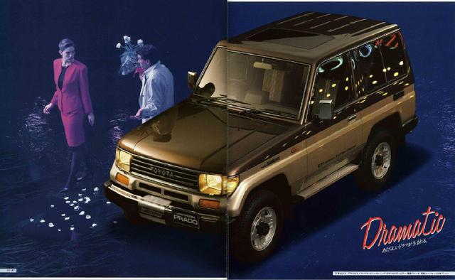 画像: 発売の1990年当時はバブル真っ盛りの時代。パジェロが人気だったRVブームという時代背景もあり、カタログはクロカンイメージは皆無。オシャレな男女が飾っていた。