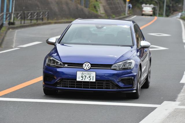 画像: フォルクスワーゲン ゴルフRでは街中も試乗。タイヤサイズは前後とも225/40ZR18。