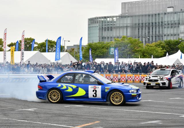 画像: 新井選手の激走にギャラリーは大興奮!