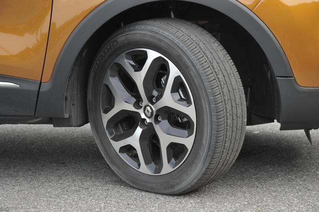 画像: タイヤはM+Sが標準装着。サイズは205/55R17。