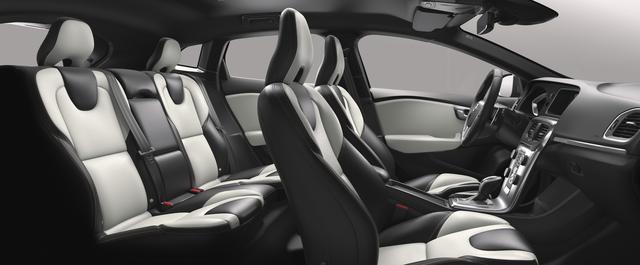 画像: 安全装備は他のV40シリーズと同様に“インテリセーフ”を標準装備する。