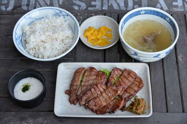 画像: こちらがセット「牛たん定食(1780円)」。テールスープもバツグン。とろろもお店で摺るので水っぽさがない。
