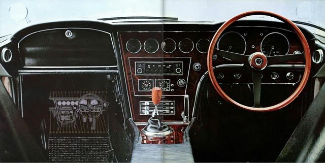 画像: トヨタ2000GTのインパネ。右ハンドル仕様。