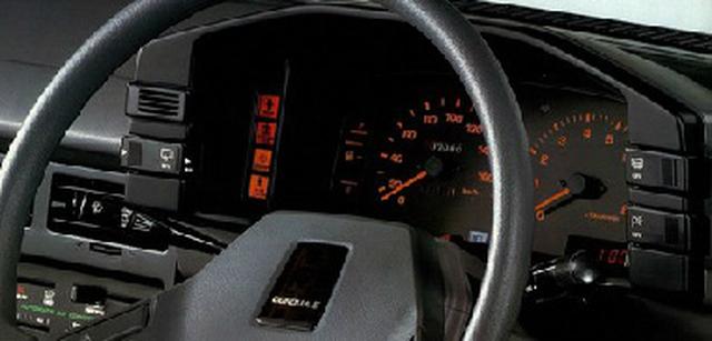 画像: 大衆車でありながらタコメーターが配されている所がミソ。