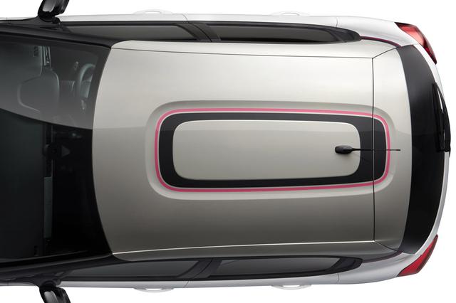 画像: C3 ELLEのルーフ。チェリーピンクとブラックのアクセントが入る。