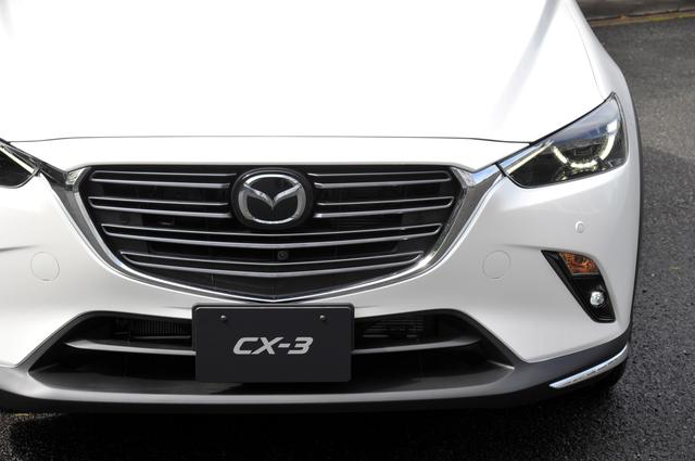 画像: 新型CX-3のフロントグリルはシグネチャーウインググリルを強調。