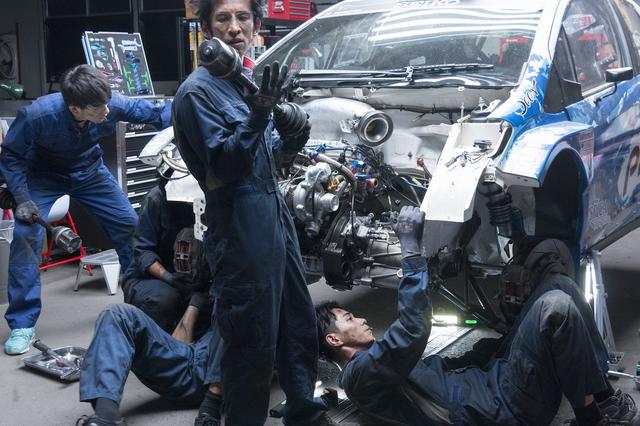 画像3: WRCを目指す、若きドライバーとメカニック