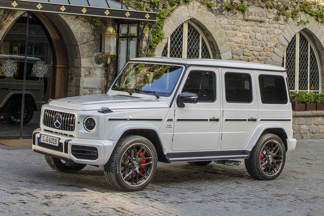 画像: こちらはAMG G63。ブラックホイールに赤いブレーキキャリパーが目をひく。
