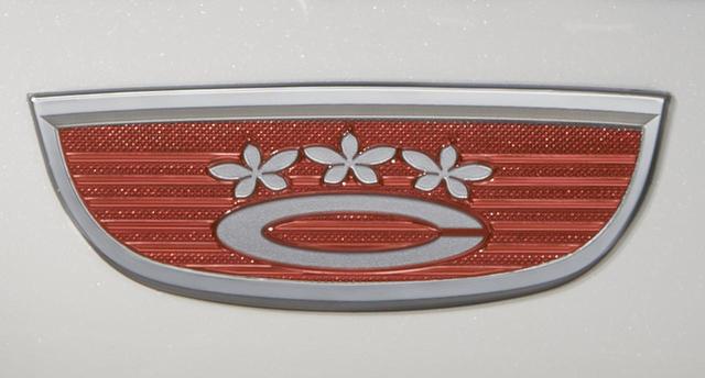 画像: 特別仕様車向けに復刻された、初代カローラのエンブレム。