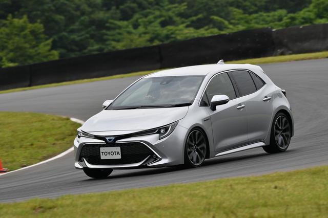 画像: 富士スピードウェイのショートサーキットを走るハイブリッドのスポーツグレード。