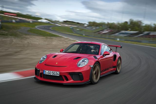 画像: パワーアップ、軽量化、空力の適正化などが図られたポルシェ911 GT3 RS。