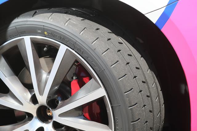 画像: 全日本ラリー選手権はSタイヤ禁止なので、ストリート用のADVAN A052(225/40R18)でテスト。クセが少なく安定して走れる。