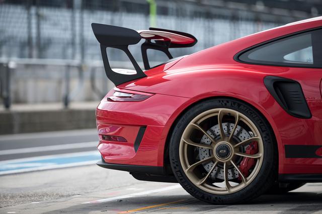 画像: 911ターボ同様のワイドボディを採用するポルシェ911 GT3 RS。