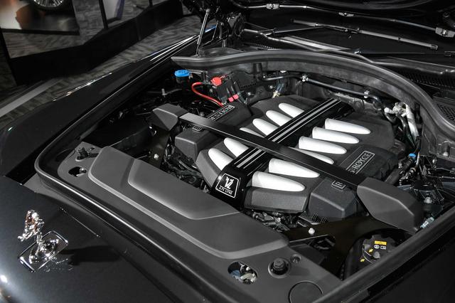 画像: V12気筒6.75リッター 最高出力571ps(420kW)/5000rpm 最大トルク850Nm/1600rpm
