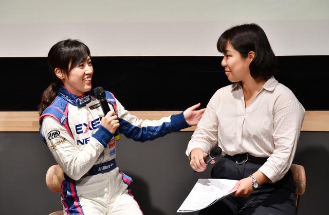 画像: レース暦16年!と言う三浦愛選手(左)、聞き手はジャーナリスト浅見理美さん