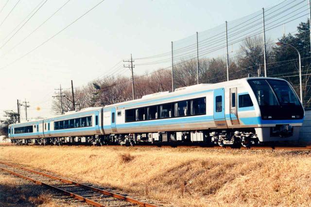 画像: 【振り子電車】JR四国のコンペに、横Gに合わせて車体を内側に傾ける新開発の振り子気動車で参加。見事発注を勝ち取る。