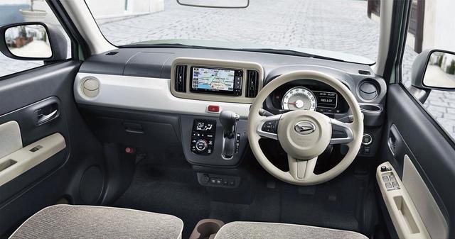 画像: スクエアなボディと水平基調のインパネで、フードの先端が見やすく車両感覚がつかみやすい。
