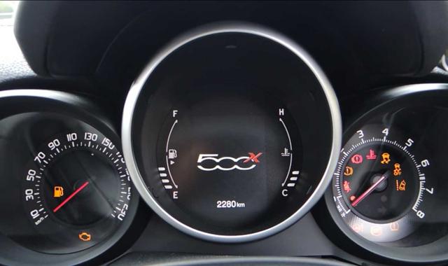 画像: 初代500を彷彿させる3眼メーター。