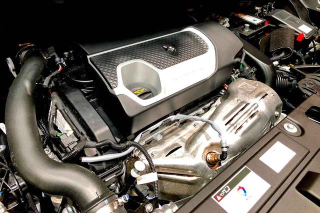 画像: DS7クロスバックのエンジン。これは1.6L直4のガソリン仕様。2Lのディーゼルもある。
